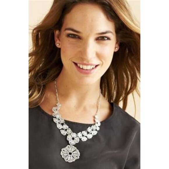 Stella & Dot Geneva Silver Lace Pendant Statement Necklace - Picture 2 of 4